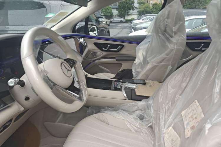 Used Mercedes-Benz EQS SUV 2025 500 4MATIC Left Front Seat