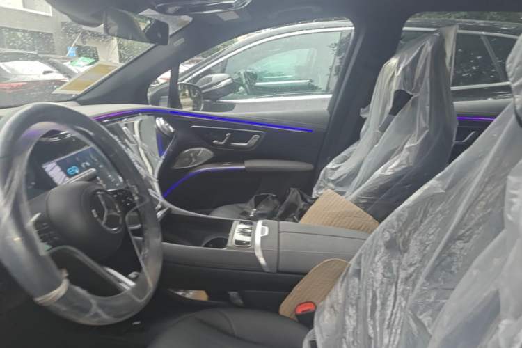 Used Mercedes-Benz EQS SUV 2025 500 4MATIC Left Front Seat