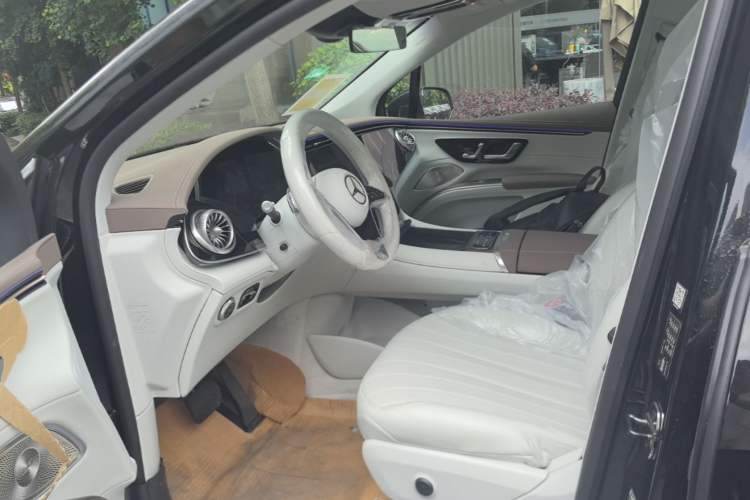 Used Mercedes-Benz EQS SUV 2025 500 4MATIC Left Front Seat