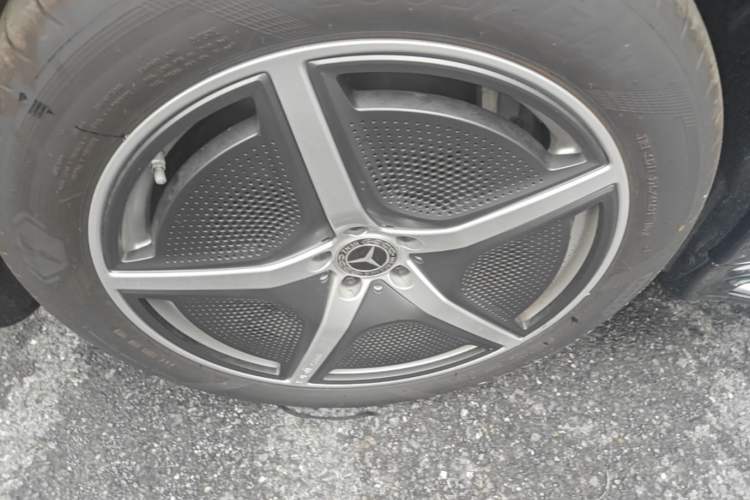 Used Mercedes-Benz EQS SUV 2025 500 4MATIC Left Front Wheel Hub