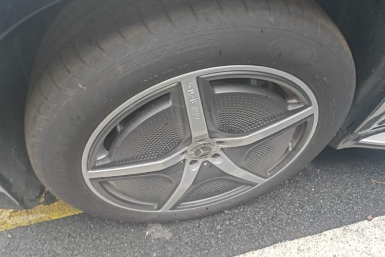 Used Mercedes-Benz EQS SUV 2025 500 4MATIC Left Front Wheel Hub
