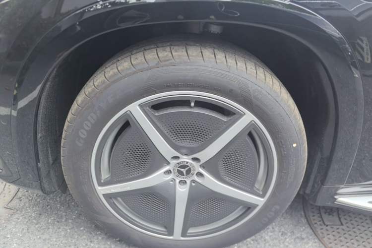 Used Mercedes-Benz EQS SUV 2025 500 4MATIC Left Front Wheel Hub