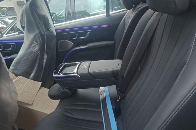 Used Mercedes-Benz EQS SUV 2025 500 4MATIC Left Rear Seat