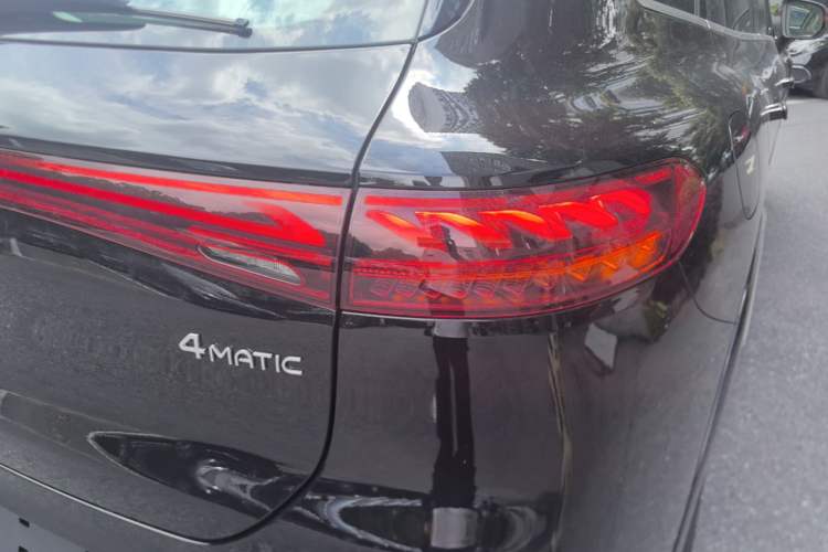 Used Mercedes-Benz EQS SUV 2025 500 4MATIC Right Rear Taillight