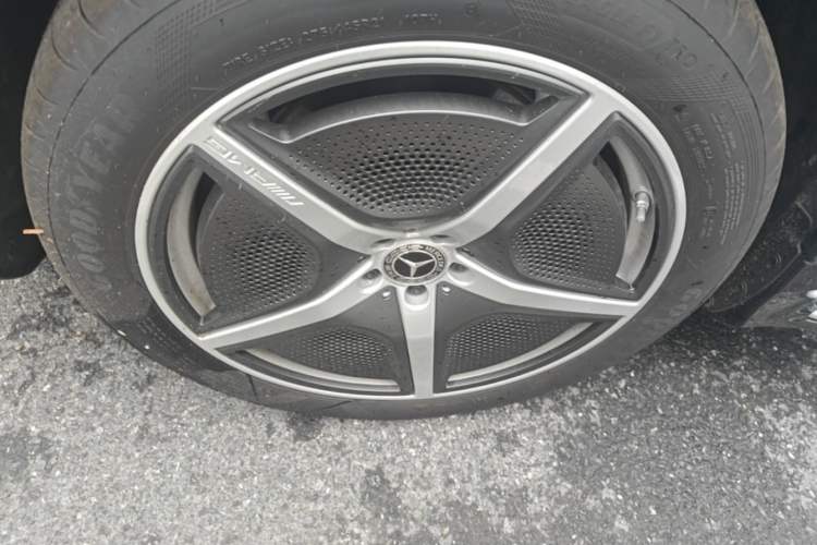 Used Mercedes-Benz EQS SUV 2025 500 4MATIC Right Rear Wheel Hub