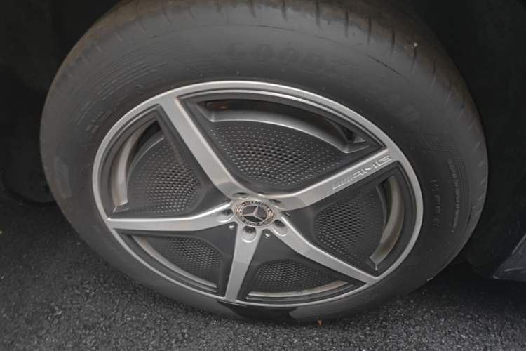 Used Mercedes-Benz EQS SUV 2025 500 4MATIC Right Rear Wheel Hub