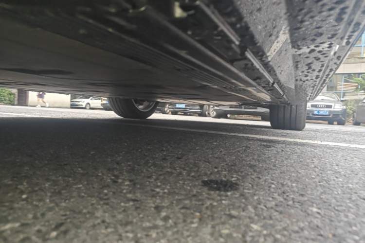Used Mercedes-Benz EQS SUV 2025 500 4MATIC Right Side Sill