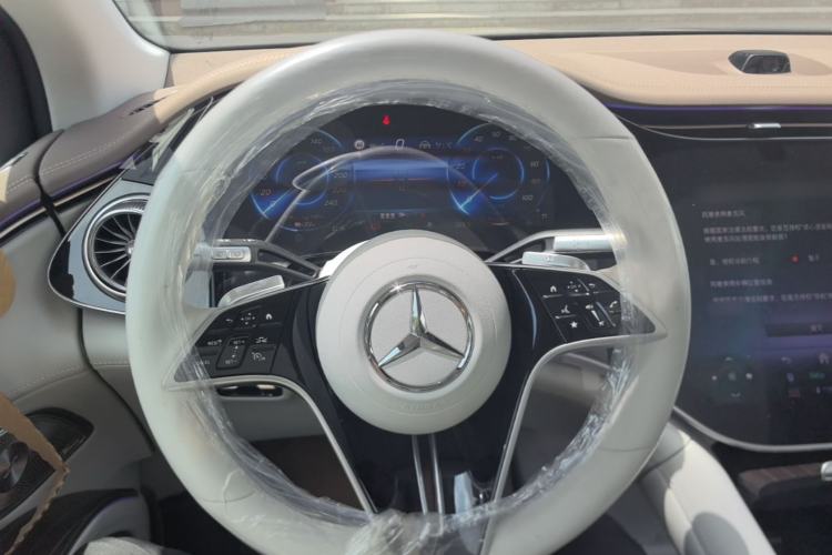 Used Mercedes-Benz EQS SUV 2025 500 4MATIC Steering Wheel