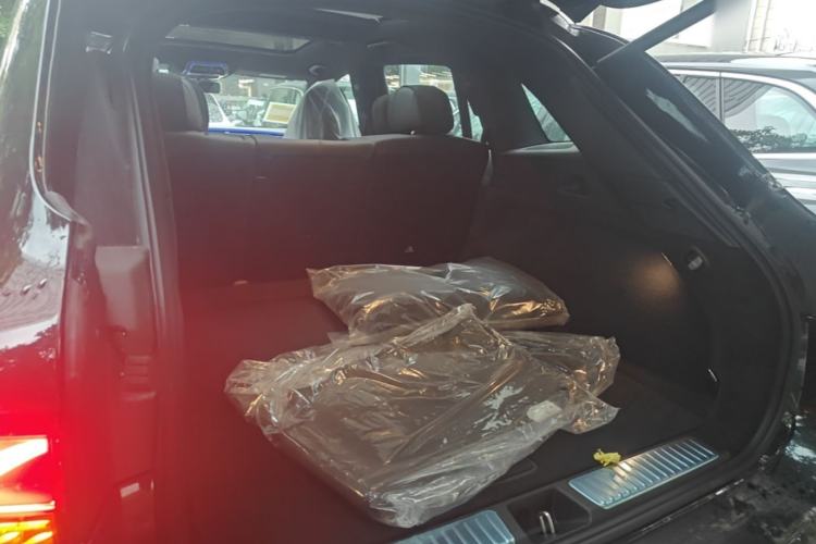 Used Mercedes-Benz EQS SUV 2025 500 4MATIC Trunk