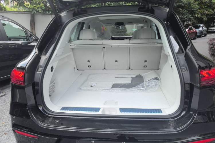 Used Mercedes-Benz EQS SUV 2025 500 4MATIC Trunk