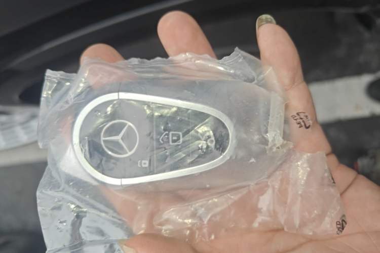 Used Mercedes-Benz EQS SUV 2025 500 4MATIC Vehicle Key