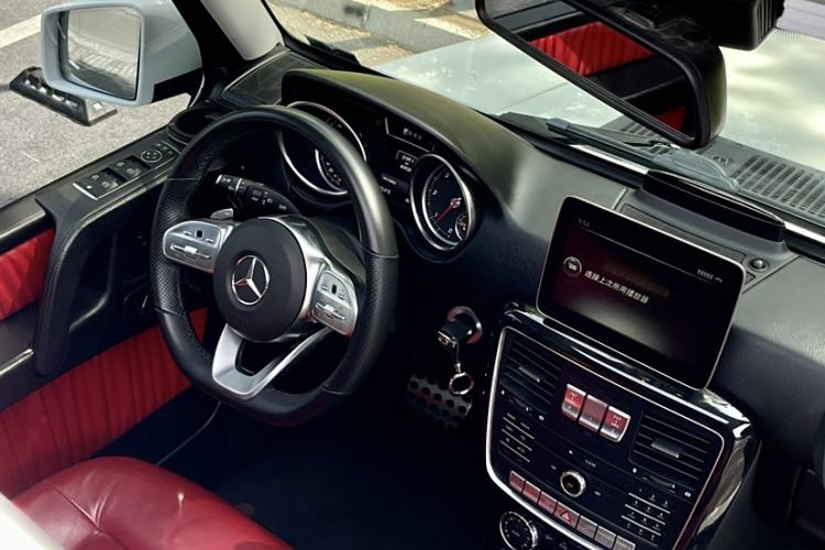 Used Mercedes-Benz G-Class 2017 G 350 d Interior 14