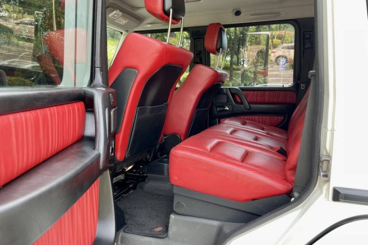 Used Mercedes-Benz G-Class 2017 G 350 d Interior 4
