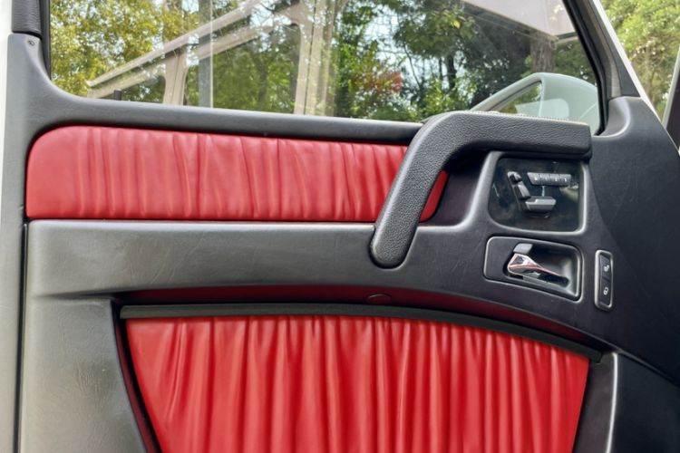 Used Mercedes-Benz G-Class 2017 G 350 d Interior 6