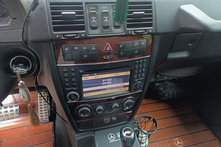 Used Mercedes-Benz G-Class 2010 G 500 Audio And AC Panel