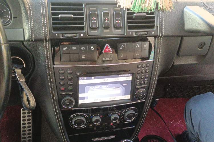 Used Mercedes-Benz G-Class 2010 G 500 Audio And AC Panel