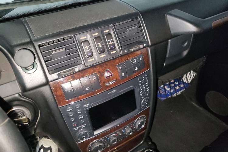Used Mercedes-Benz G-Class 2010 G 500 Audio And AC Panel