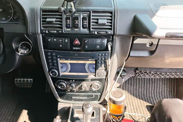 Used Mercedes-Benz G-Class 2010 G 500 Audio And AC Panel