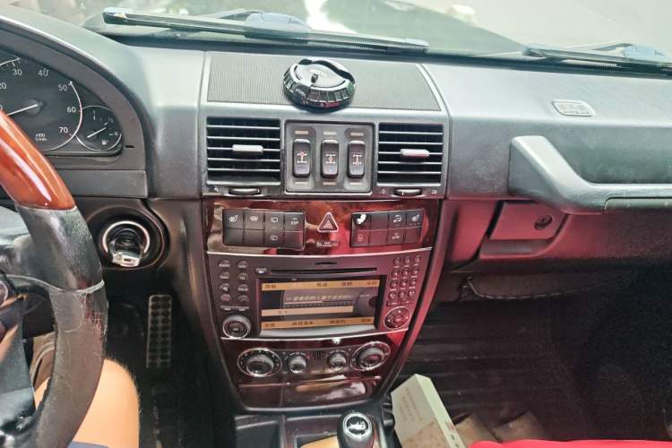 Used Mercedes-Benz G-Class 2010 G 500 Audio And AC Panel