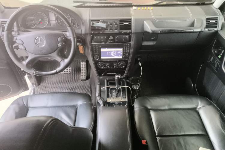 Used Mercedes-Benz G-Class 2010 G 500 Center Console