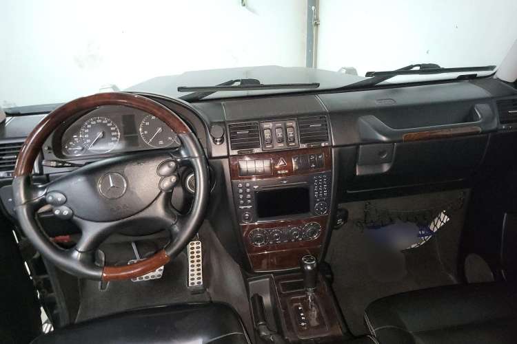 Used Mercedes-Benz G-Class 2010 G 500 Center Console