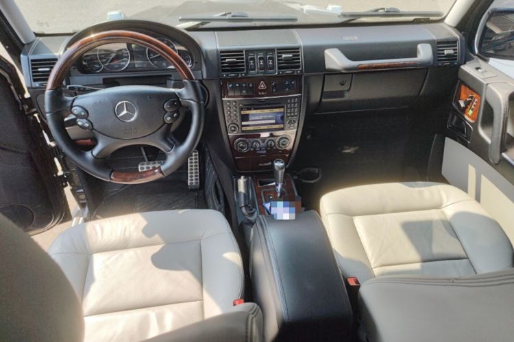 Used Mercedes-Benz G-Class 2010 G 500 Center Console
