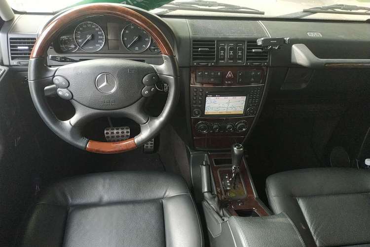 Used Mercedes-Benz G-Class 2010 G 500 Center Console