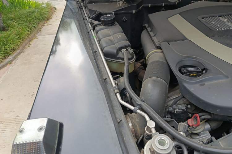 Used Mercedes-Benz G-Class 2010 G 500 Engine Bay Right