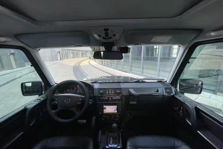 Used Mercedes-Benz G-Class 2010 G 500 Interior 1