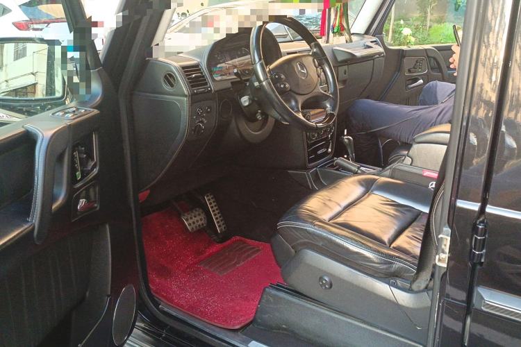 Used Mercedes-Benz G-Class 2010 G 500 Interior 3