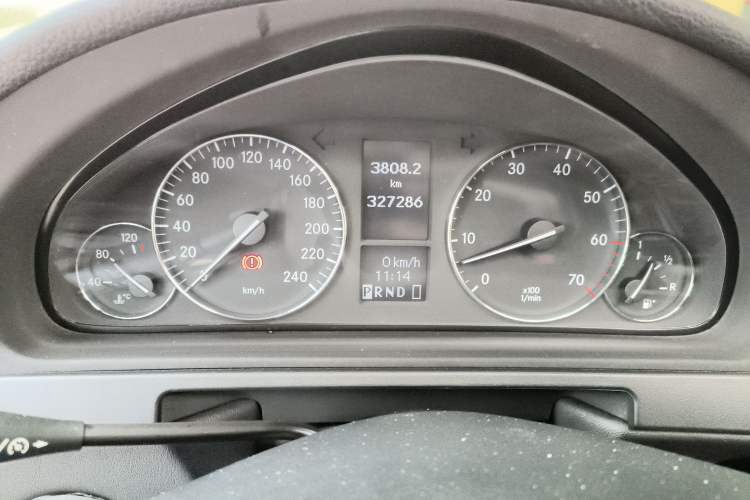 Used Mercedes-Benz G-Class 2010 G 500 Odometer Close Up