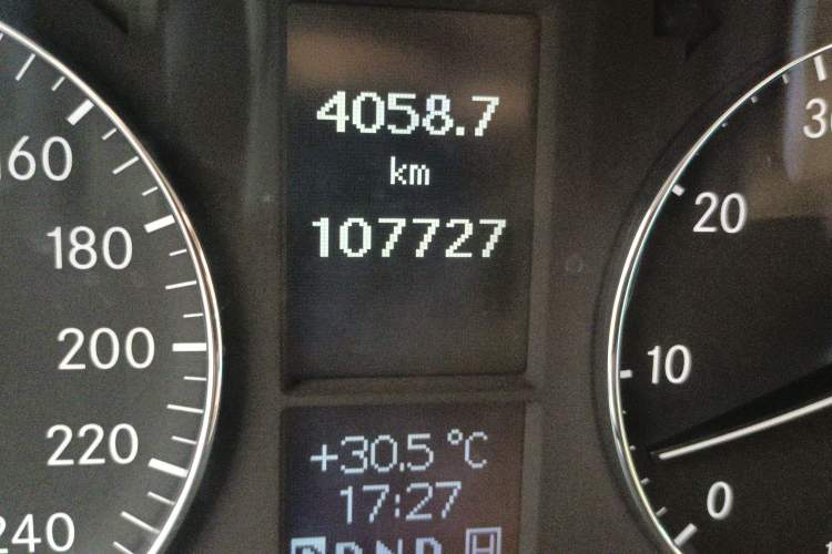 Used Mercedes-Benz G-Class 2010 G 500 Odometer Close Up