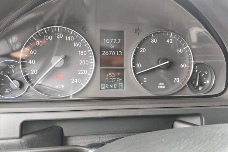 Used Mercedes-Benz G-Class 2010 G 500 Odometer Close Up
