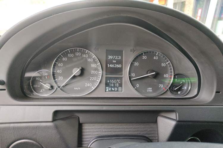 Used Mercedes-Benz G-Class 2010 G 500 Odometer Close Up