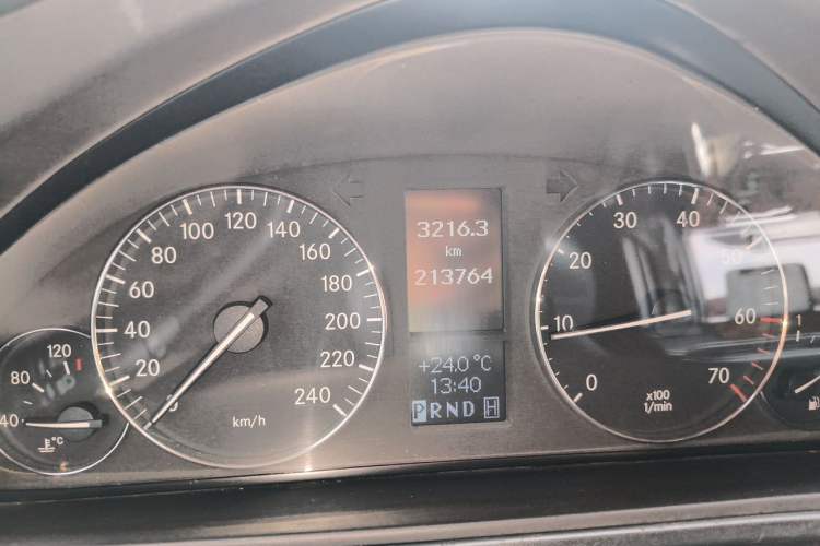 Used Mercedes-Benz G-Class 2010 G 500 Odometer Close Up