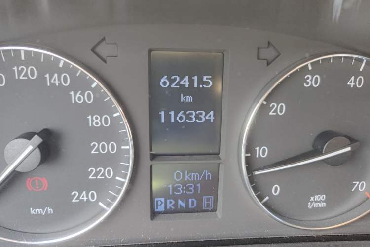 Used Mercedes-Benz G-Class 2010 G 500 Odometer Close Up