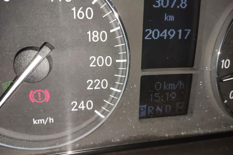 Used Mercedes-Benz G-Class 2010 G 500 Odometer Close Up
