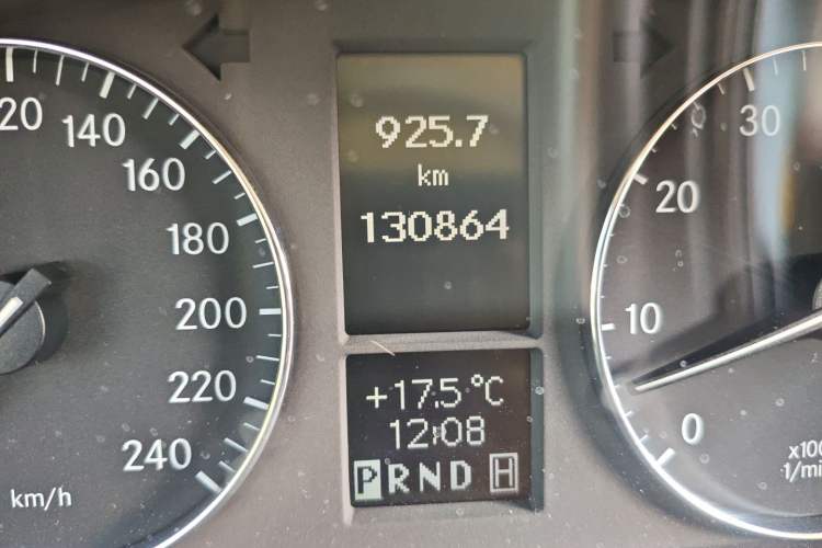 Used Mercedes-Benz G-Class 2010 G 500 Odometer Close Up