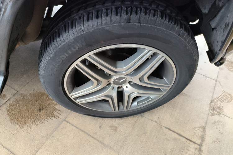 Used Mercedes-Benz G-Class 2010 G 500 Right Front Wheel Hub