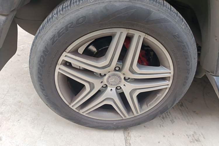 Used Mercedes-Benz G-Class 2010 G 500 Right Front Wheel Hub