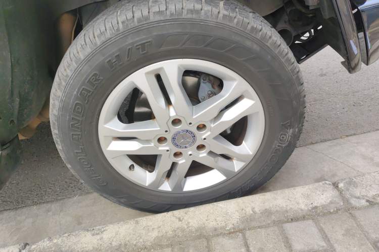 Used Mercedes-Benz G-Class 2010 G 500 Right Front Wheel Hub