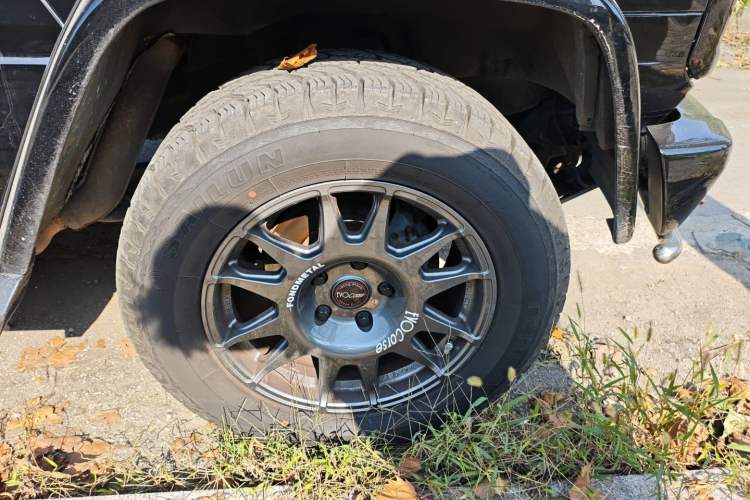 Used Mercedes-Benz G-Class 2010 G 500 Right Front Wheel Hub