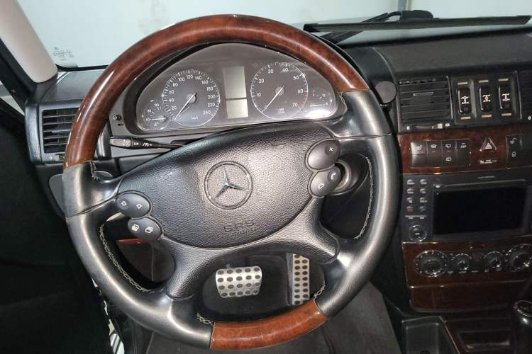 Used Mercedes-Benz G-Class 2010 G 500 Steering Wheel