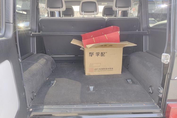 Used Mercedes-Benz G-Class 2010 G 500 Trunk