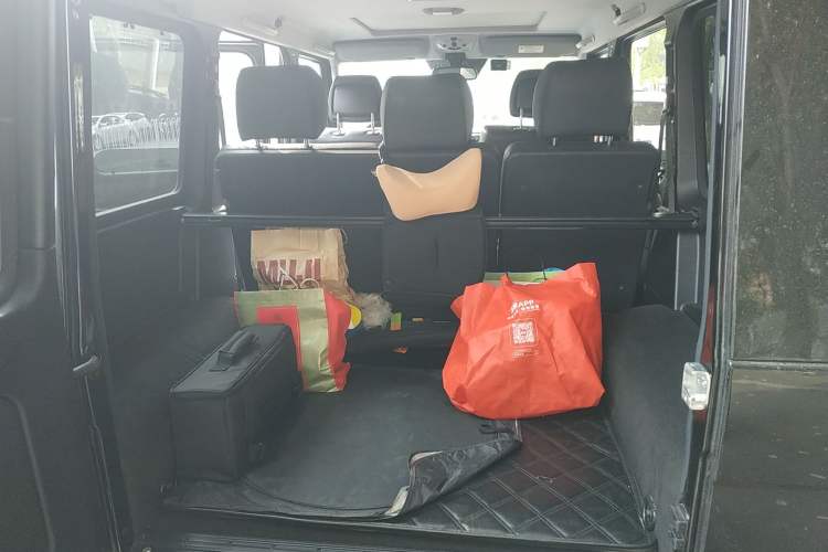 Used Mercedes-Benz G-Class 2010 G 500 Trunk