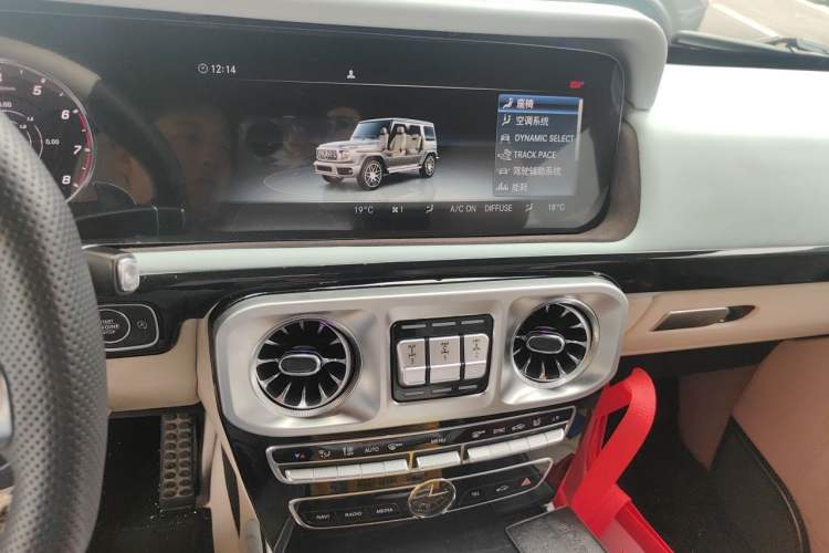 Used Mercedes-Benz G-Class 2010 G 500 Audio And AC Panel