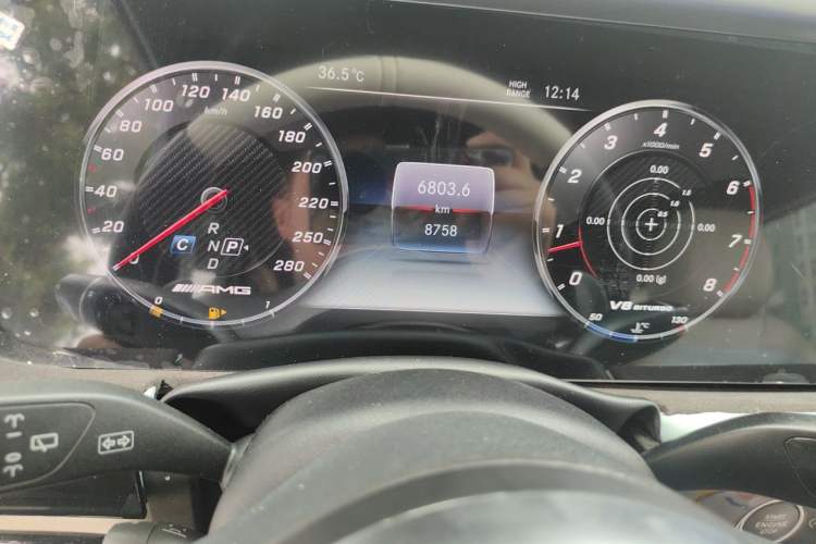 Used Mercedes-Benz G-Class 2010 G 500 Odometer Close Up