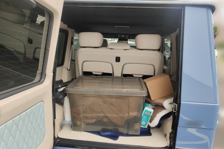Used Mercedes-Benz G-Class 2010 G 500 Trunk