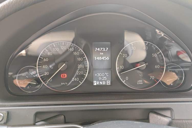 Used Mercedes-Benz G-Class 2010 G 500 Odometer Close Up