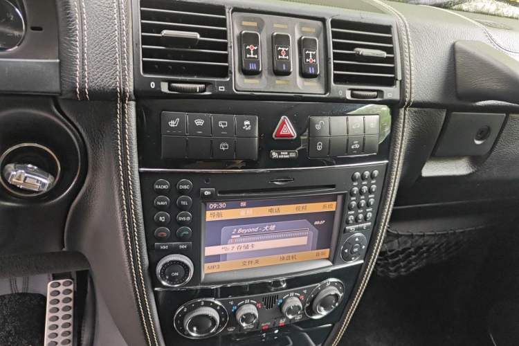 Used Mercedes-Benz G-Class 2010 G 500 Audio And AC Panel